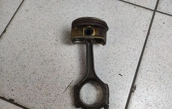 Chrysler Town u0026 Country V Piston with connecting rod 