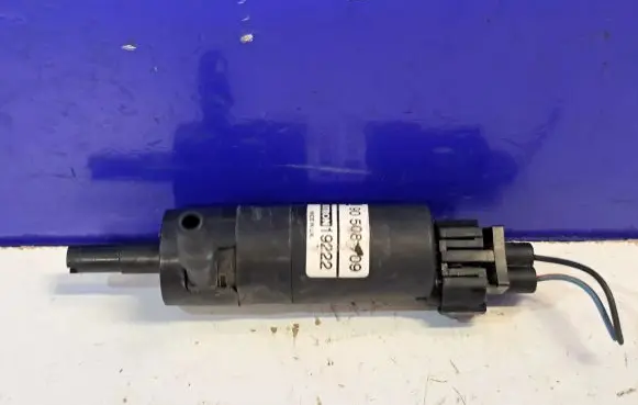 Saab 9-5 Windscreen/windshield washer pump 13157637 90508709