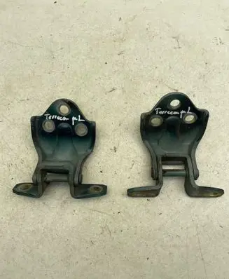 Hyundai Terracan Front door upper hinge 