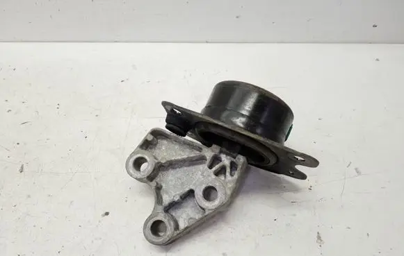 Chevrolet Captiva Engine mount bracket H60077A