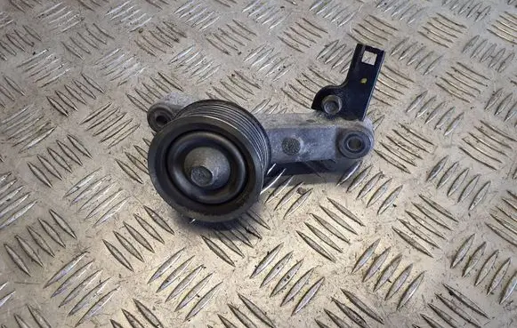 Honda CR-V Generator/alternator belt tensioner
