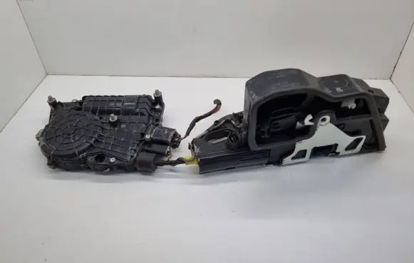 BMW X6 E71 Front door lock 7315022