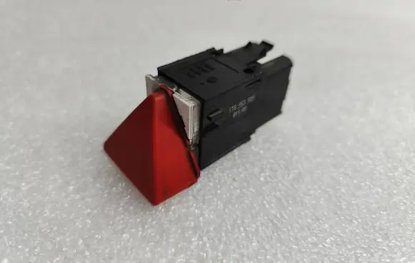 Volkswagen PASSAT B6 Hazard light switch 1T0953509