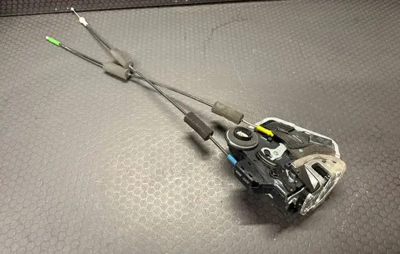 Lexus RX 330 - 350 - 400H Rear door lock 7E3021
