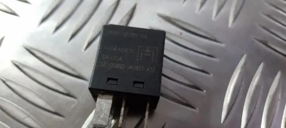 Ford Mondeo Mk III Other relay 2w9314b192ba a1301-x17