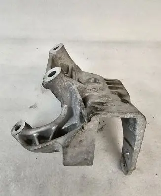 Volvo XC90 Engine mounting bracket 31430490
