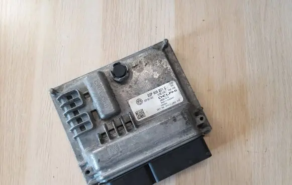 Volkswagen Polo V 6R Engine control unit/module 03P906021C
