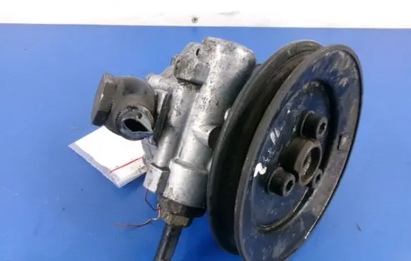 Volkswagen Transporter - Caravelle T4 Power steering pump