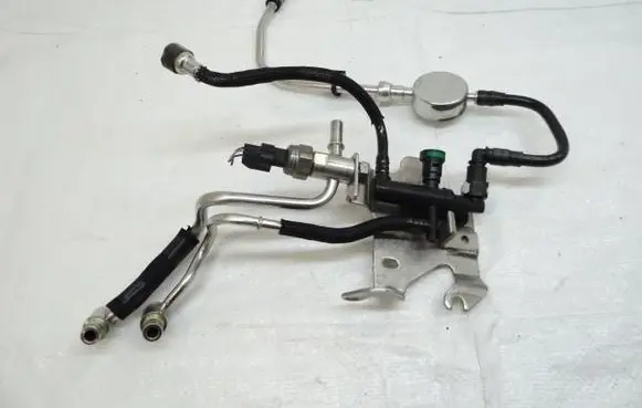 Ford Focus Fuel pressure sensor P38