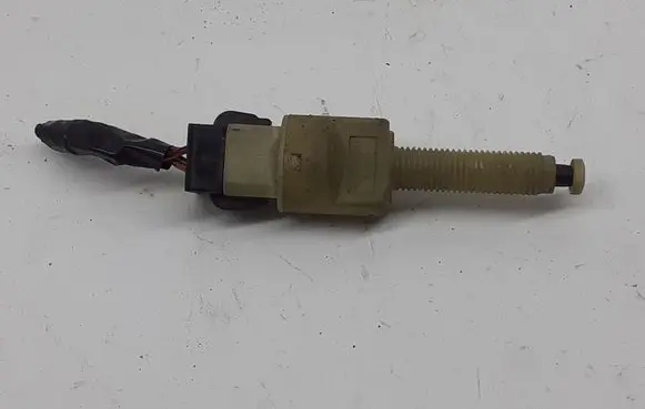Volkswagen PASSAT B5 Brake pedal sensor switch 4A0945515A