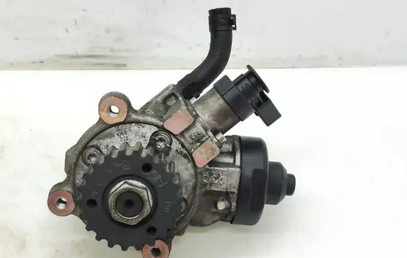 Audi A3 S3 8V Fuel injection high pressure pump 0445010537 04L130755D 10180415