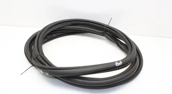 Volvo S90, V90 Front door rubber seal 31371589