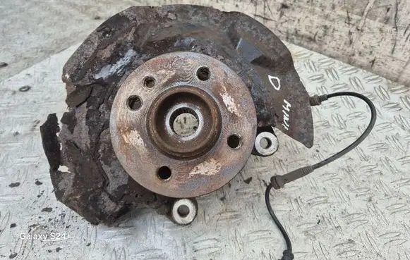 Front wheel hub
