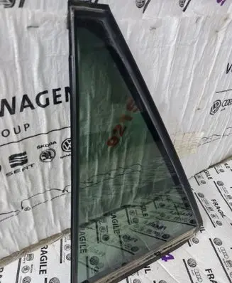 Subaru Outback (BS) Rear vent window glass 