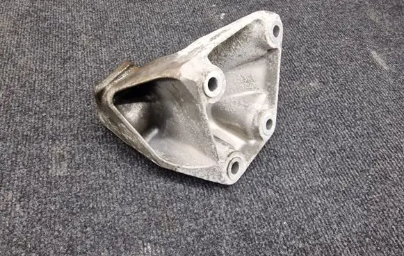 BMW 6 F12 F13 Engine mounting bracket 6777622