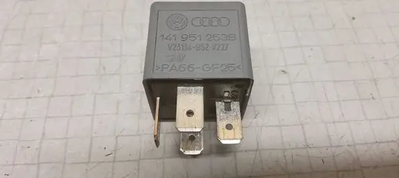 Volkswagen PASSAT B6 Other relay 141951253B