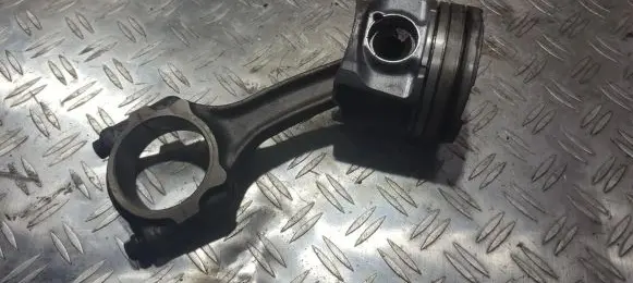 Chrysler Voyager Piston 