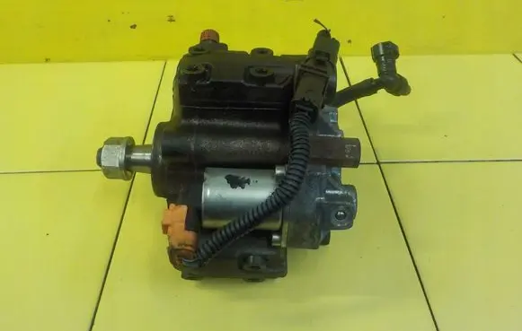 Land Rover Discovery 3 - LR3 Fuel injection high pressure pump 7H2Q9B395CH
