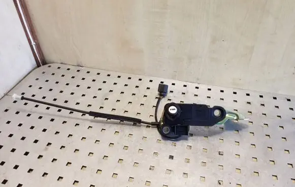 Volkswagen PASSAT B5.5 Tailgate exterior lock 3B9827297A