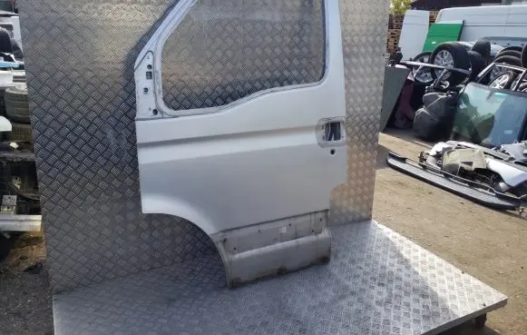 Iveco Daily 5th gen Front door