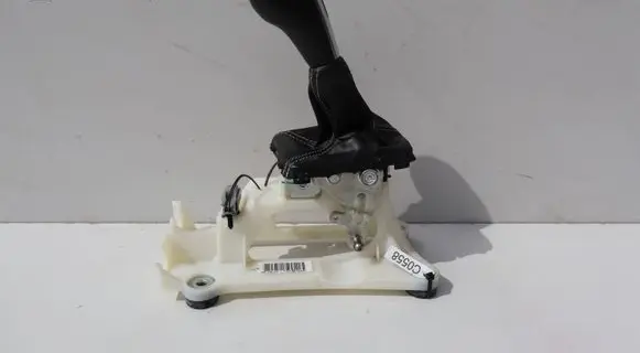 Volvo V70 Gear shifter/selector 31367846