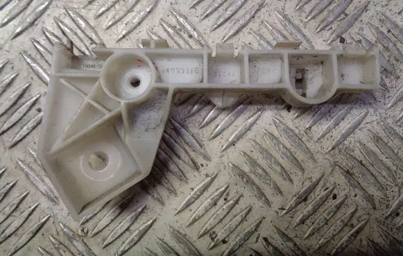 Mitsubishi Space Star Front bumper mounting bracket 6400D315