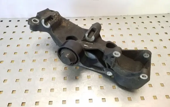 Opel Vivaro Generator/alternator bracket 117109477R