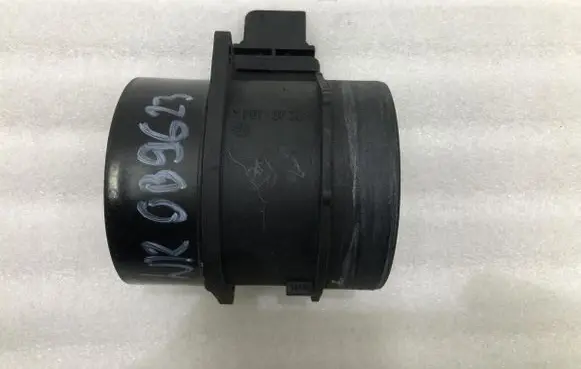 Jeep Grand Cherokee (WK) Mass air flow meter A0000942248