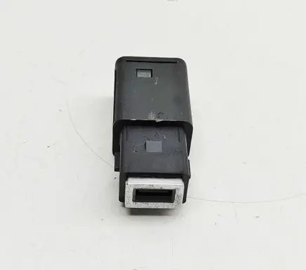DS Automobiles 7 Crossback USB socket connector 98217039DX 9824334377