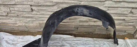 Front wheel arch liner splash guards