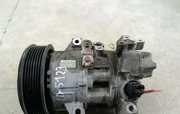 Toyota Avensis T250 Air conditioning (A/C) compressor (pump) 4472601740