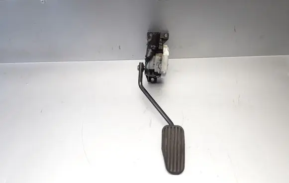 Volvo XC90 Accelerator throttle pedal 8634699