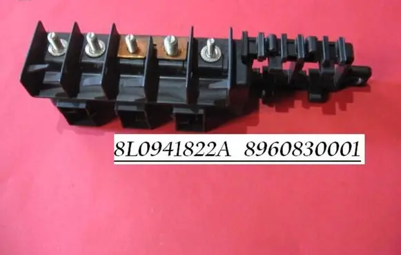 Skoda Superb B5 (3U) Fuse module 8L0941822A 8960830001