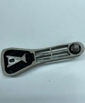 Volvo XC90 Engine mount bracket 31330591
