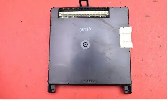 Toyota Yaris Comfort/convenience module 89221-0D470
