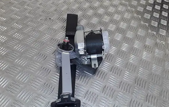 KIA Rio Front seatbelt 888701w730