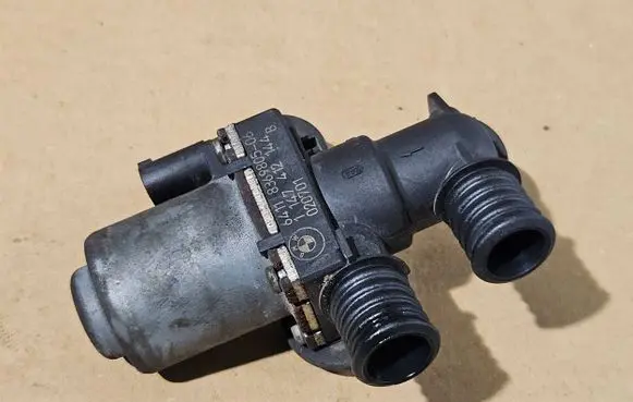 BMW 3 E46 Coolant heater control valve 8369805 020701 1147412144