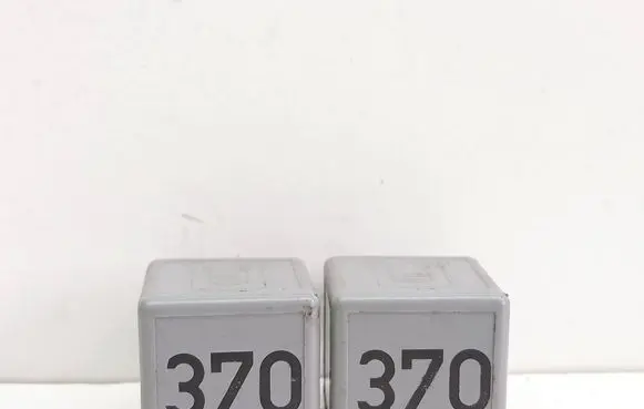 Audi A6 S6 C5 4B Other relay 8D0951253