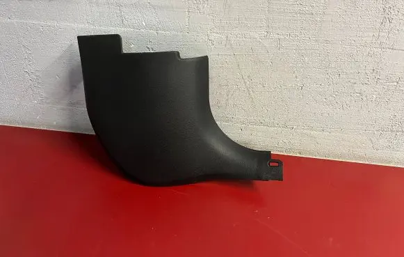 Foot area side trim
