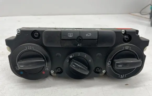 Volkswagen Tiguan Climate control unit 5M2820045A