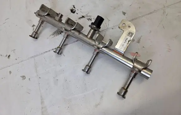 Fuel main line pipe