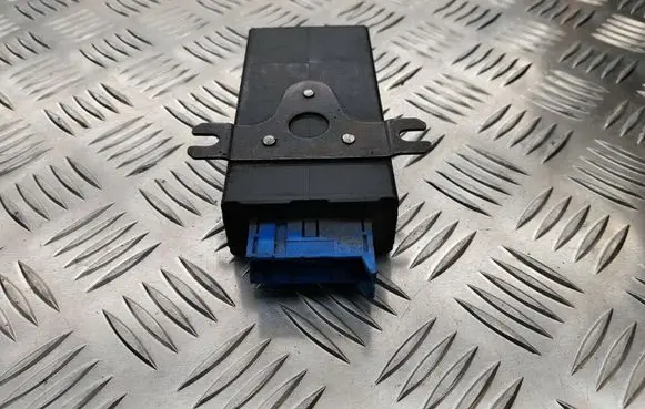 BMW 7 E32 Fan control module 05380010
