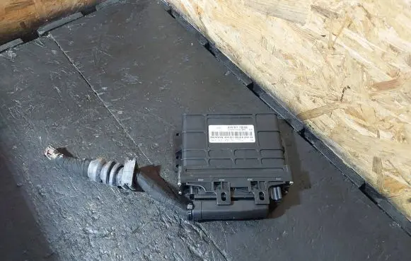 Audi A4 S4 B5 8D Gearbox control unit/module 01N927733DC