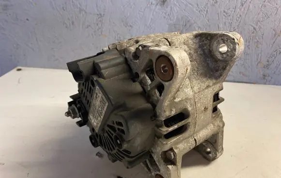 Renault Megane III Generator/alternator 231007033R