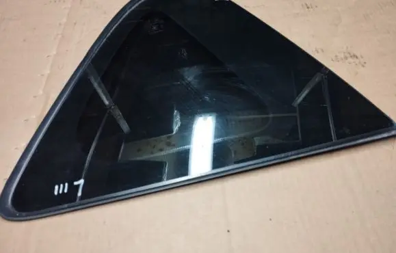 Toyota RAV 4 (XA30) Rear side window