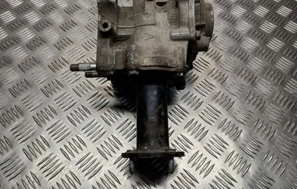 Gearbox transfer box case