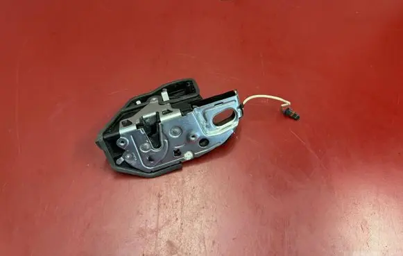 BMW 5 F10 F11 Front door lock 7185689
