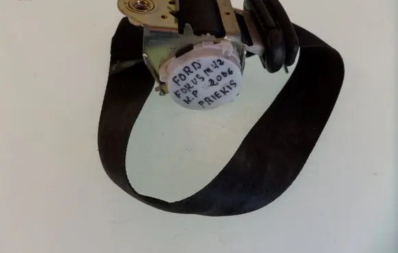 Ford Focus Front seatbelt 33031800 4M51A61295AK