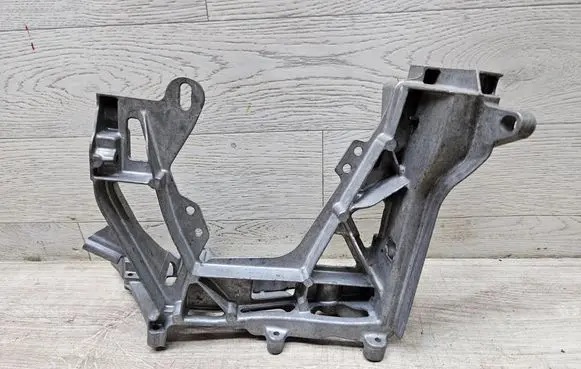 Mercedes-Benz C W205 Headlight/headlamp mounting bracket A2056225300