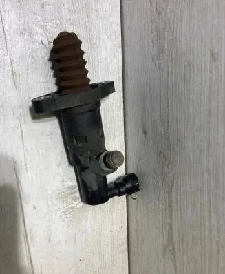 Clutch slave cylinder